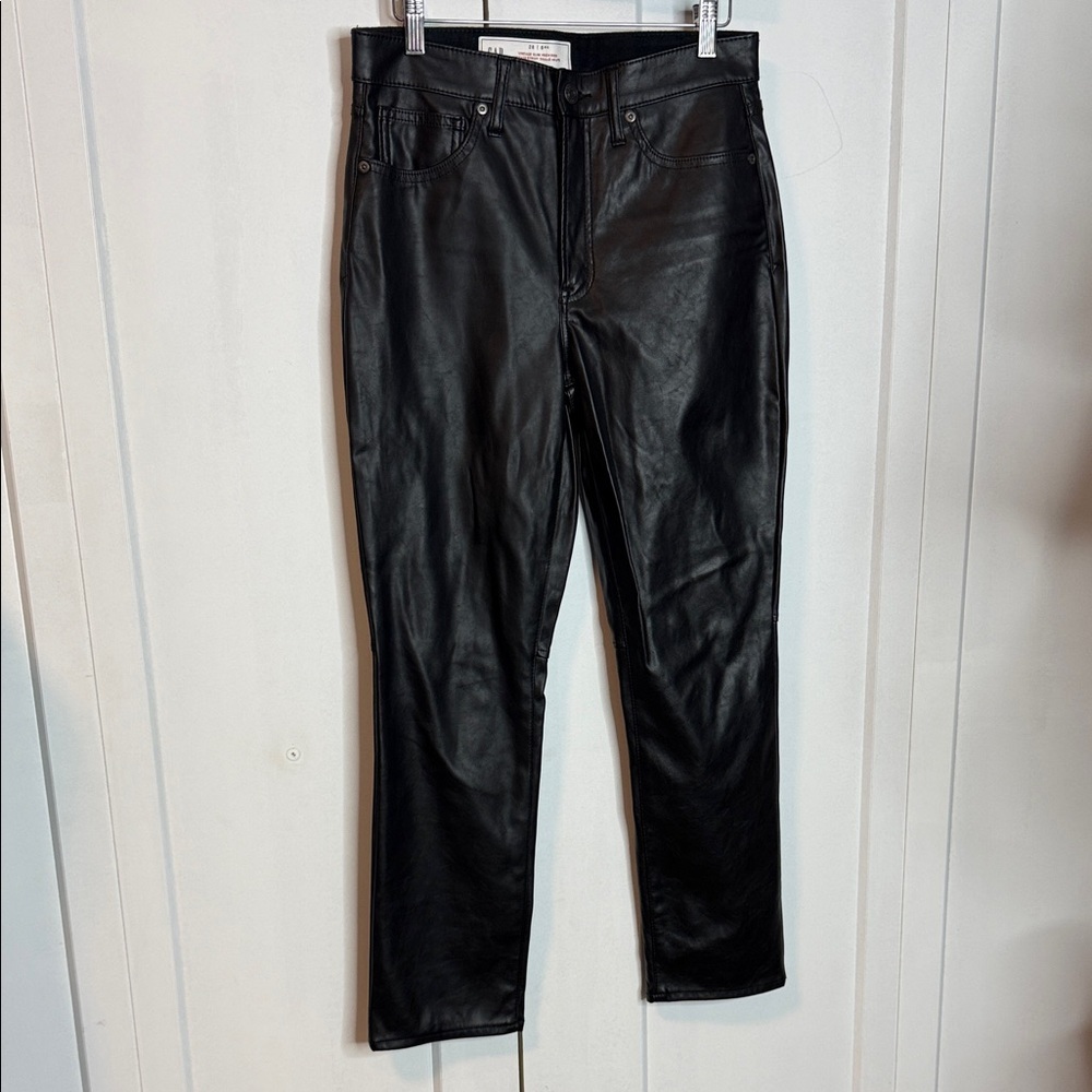 GAP 28 / 6 Vintag Slim Straight High rise Black Faux Leather pants